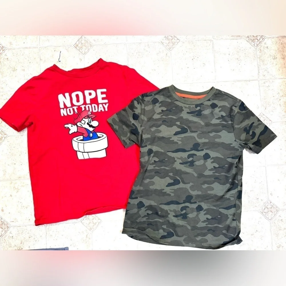 Lot of 2 Boys Old Navy T-Shirts Camo and Super Mario sz 10 (w flaw)